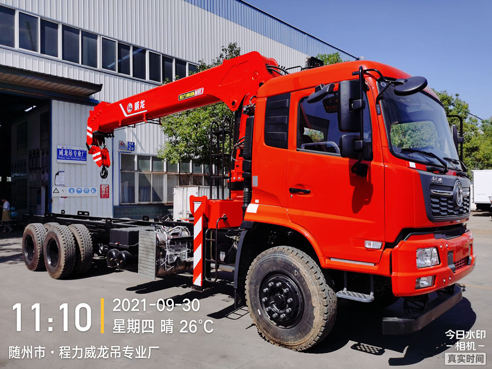 東風(fēng)天錦后八輪威龍12噸 5節(jié)臂吊機