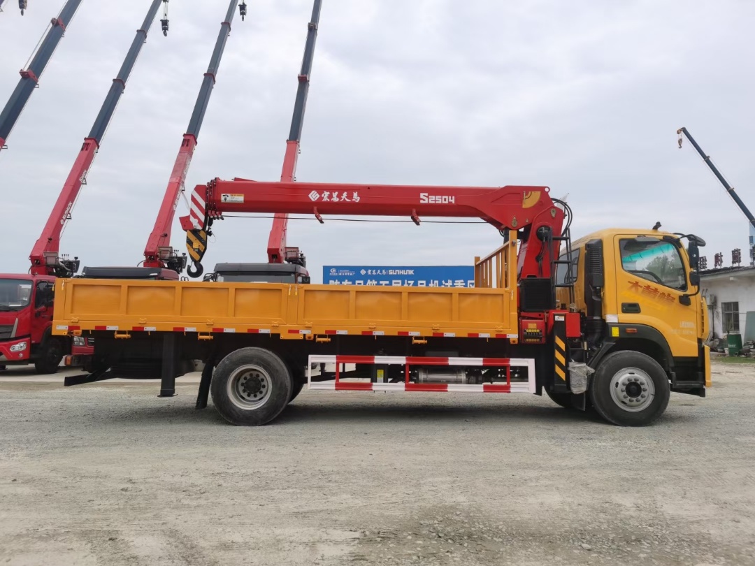國六福田大黃蜂單橋宏昌天馬10噸四節(jié)直臂吊機隨車吊