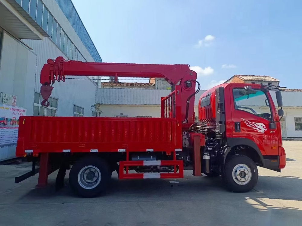 國六重汽藍(lán)牌長威5噸四節(jié)直臂吊機隨車吊