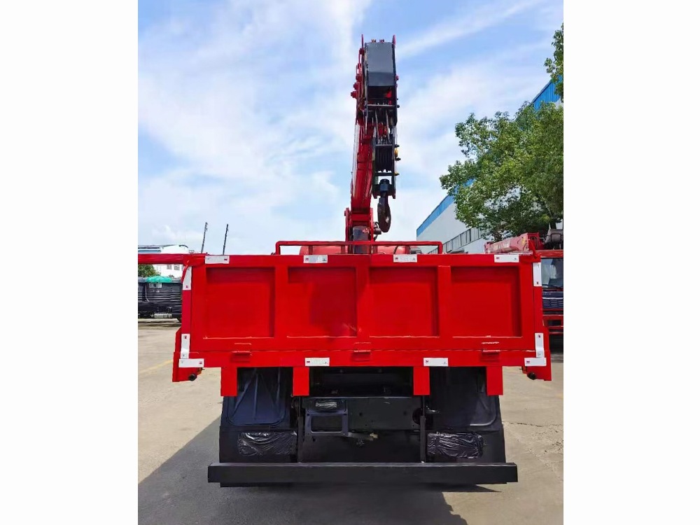 國六重汽藍(lán)牌長威5噸四節(jié)直臂吊機隨車吊