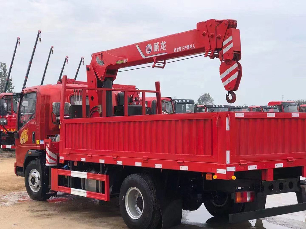 重汽豪曼小黃牌威龍5噸4節(jié)臂吊機(jī)隨車(chē)吊